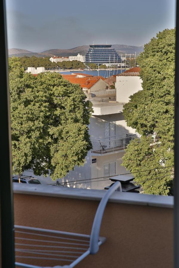 Guest House Lorenta Vodice Esterno foto