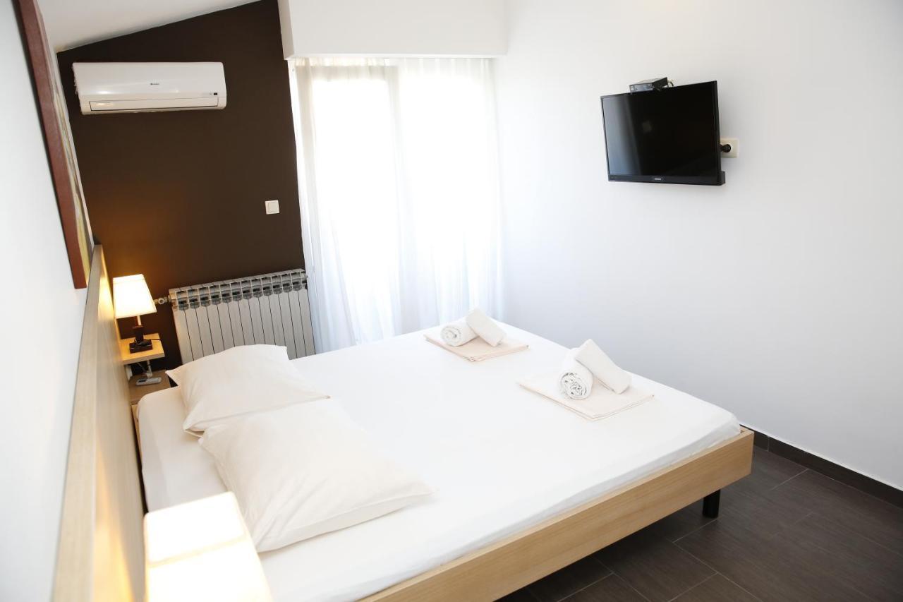 Guest House Lorenta Vodice Esterno foto