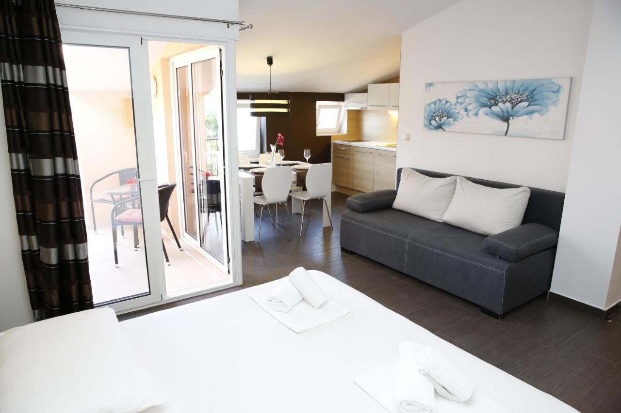 Guest House Lorenta Vodice Esterno foto