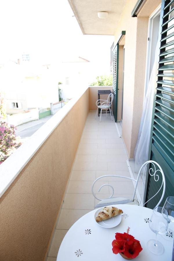 Guest House Lorenta Vodice Esterno foto