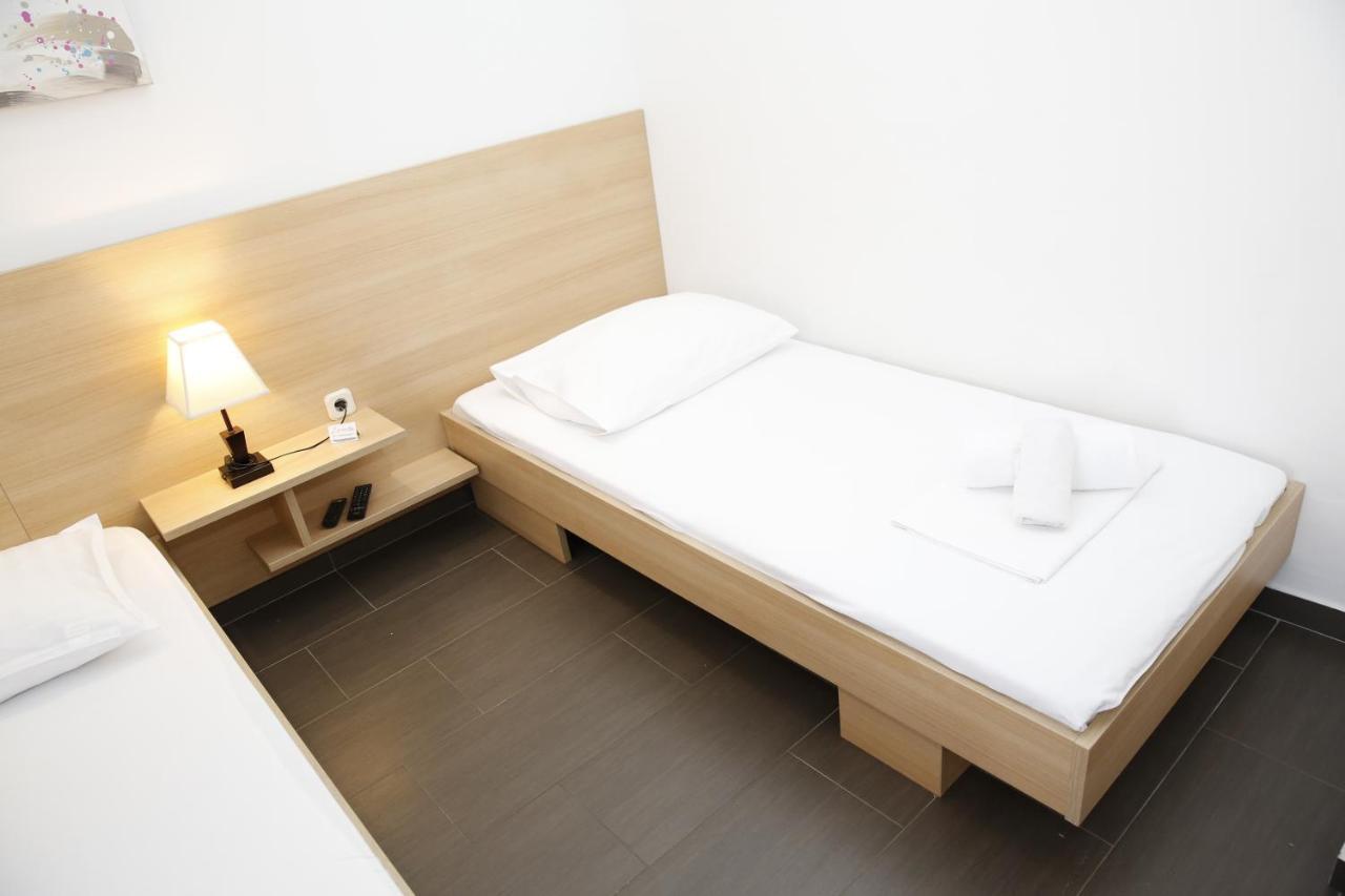 Guest House Lorenta Vodice Esterno foto