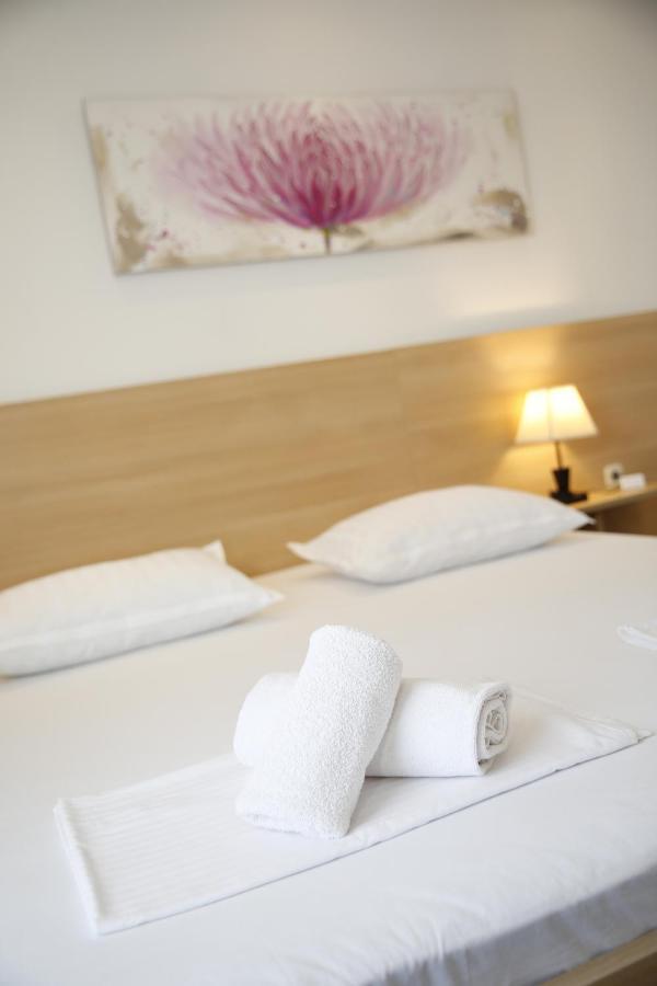 Guest House Lorenta Vodice Esterno foto