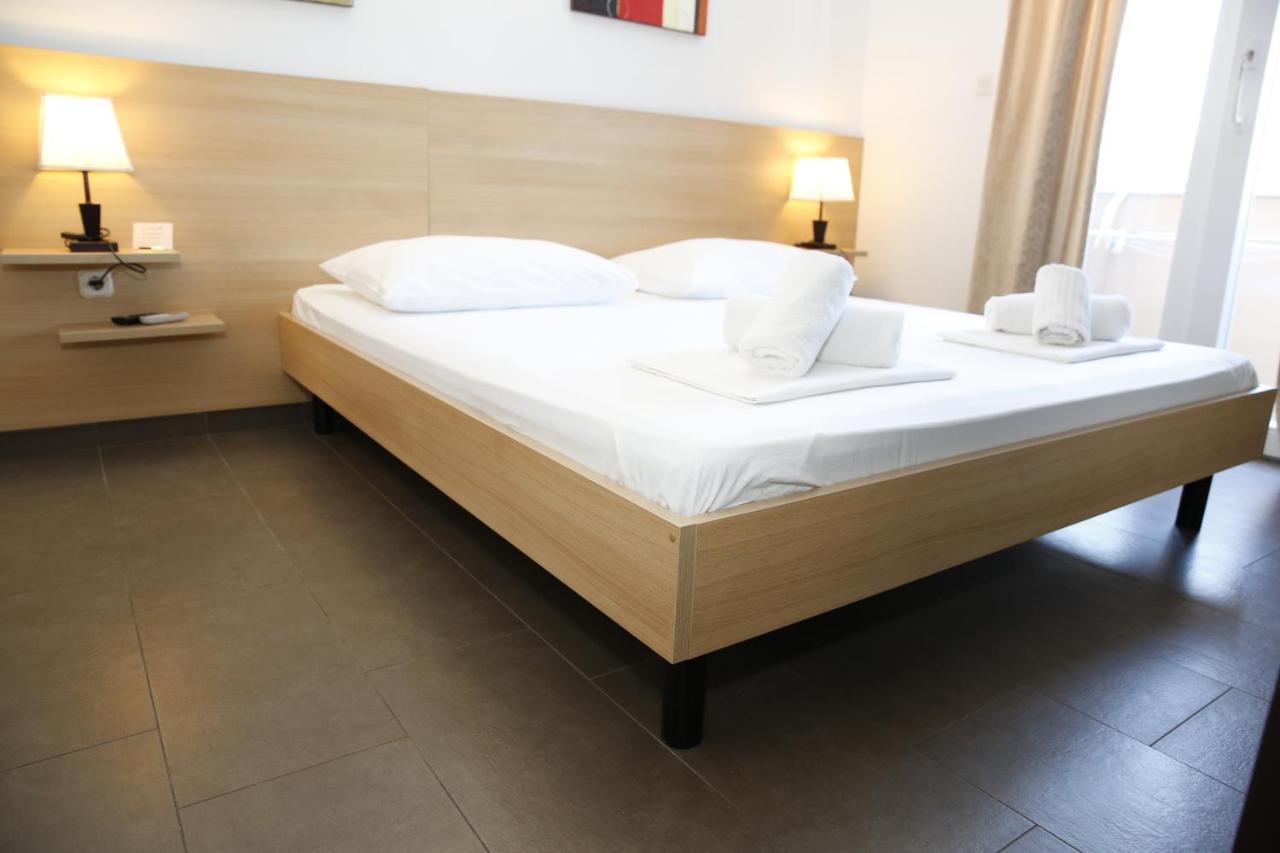 Guest House Lorenta Vodice Esterno foto