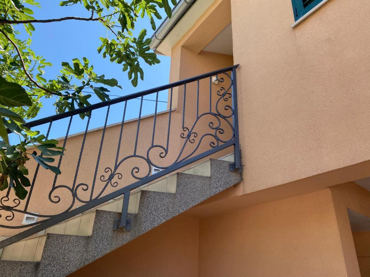 Guest House Lorenta Vodice Esterno foto